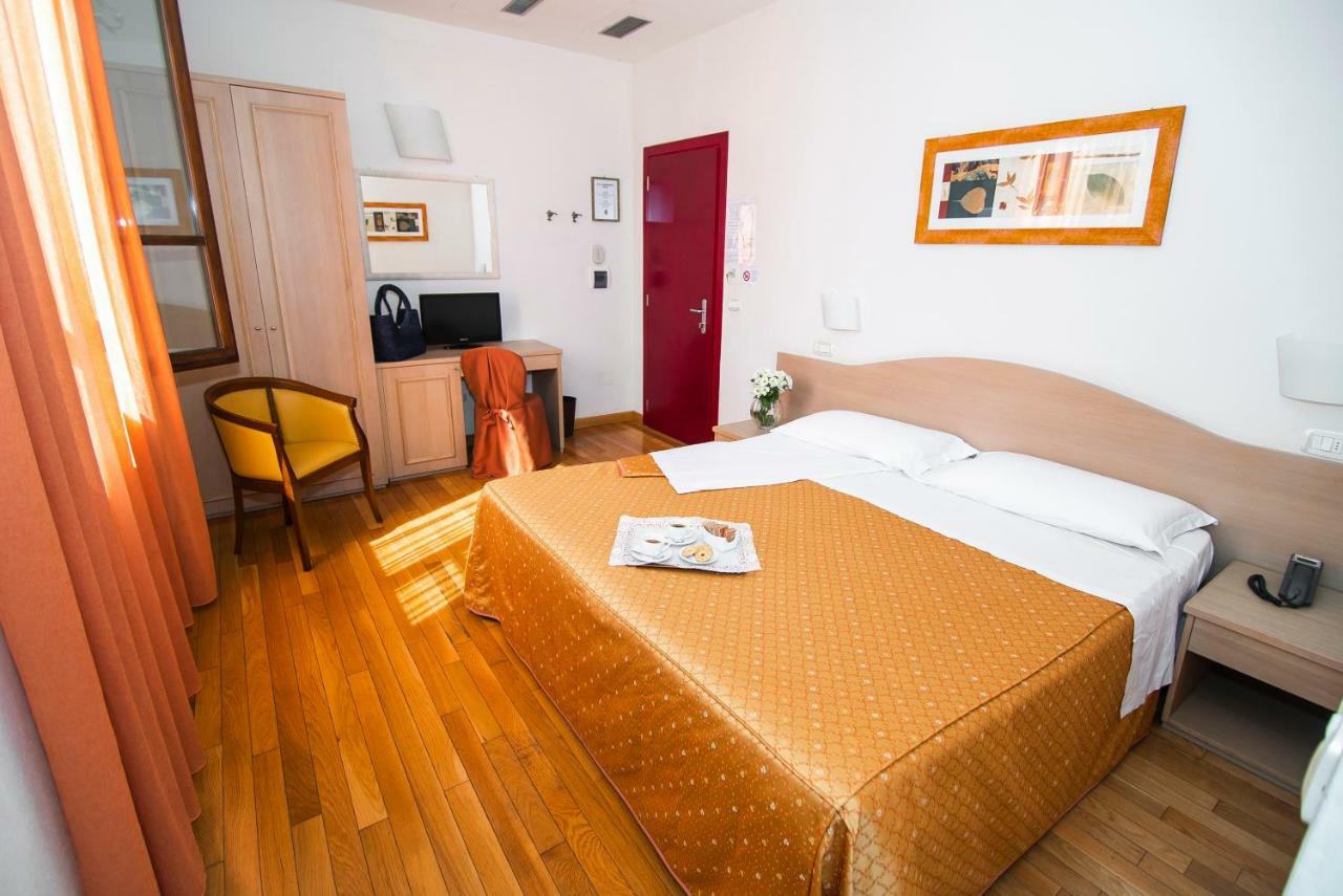 Hotel La Colonna Siena Exteriör bild