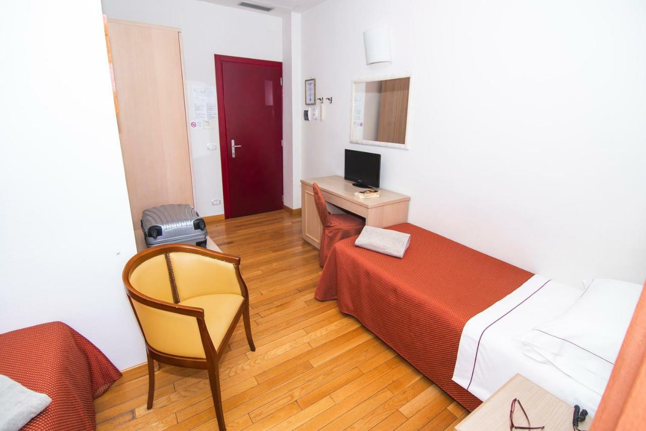 Hotel La Colonna Siena Exteriör bild