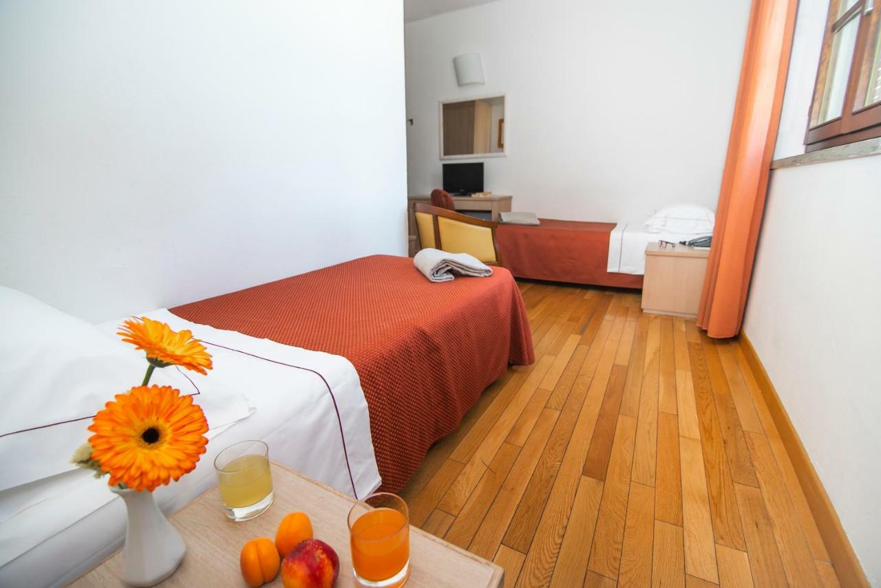 Hotel La Colonna Siena Exteriör bild